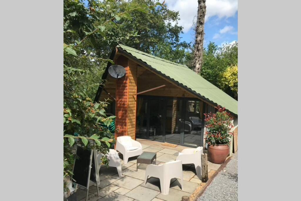 The Shed . A Cosy, Peaceful, 96% Recycled, Chalet. Swansea Exterior foto